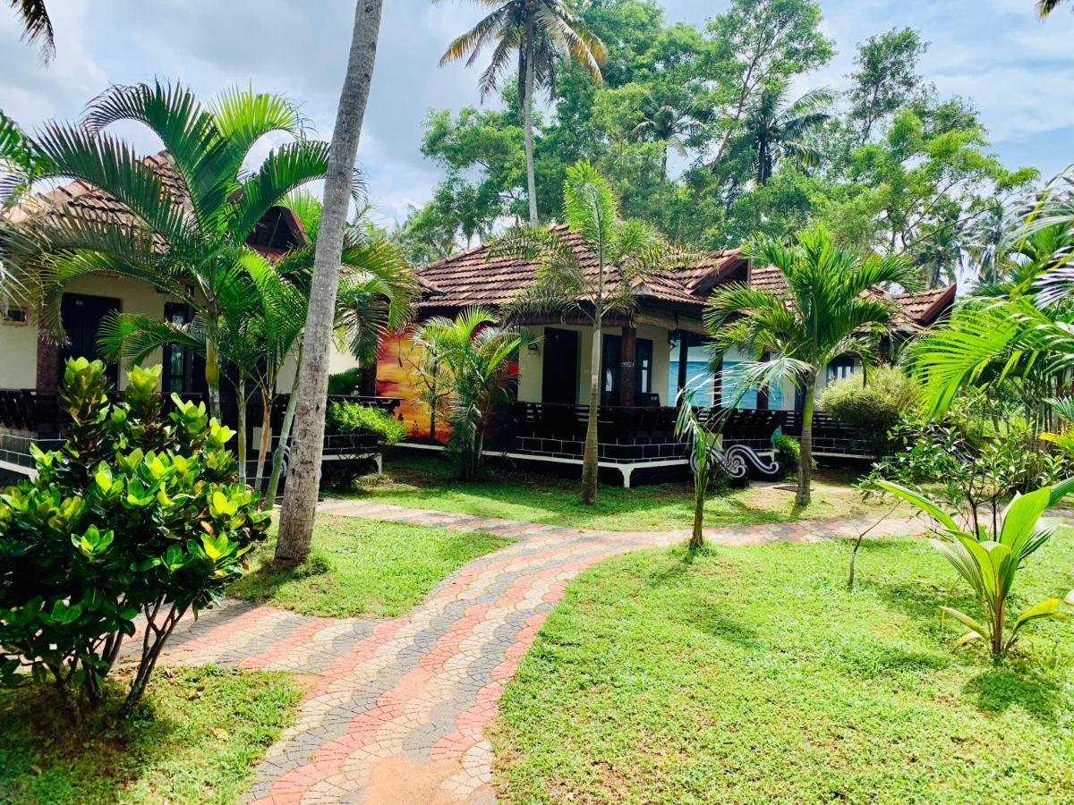 Maadathil Cottages Varkala Esterno foto