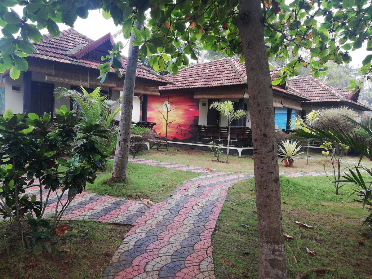 Maadathil Cottages Varkala Esterno foto